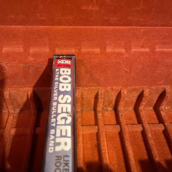 Vintage Bob Seeger & The Silver Bullet Band Like A Rock  1986 EMI Cassette Tape - Picture 3 of 5